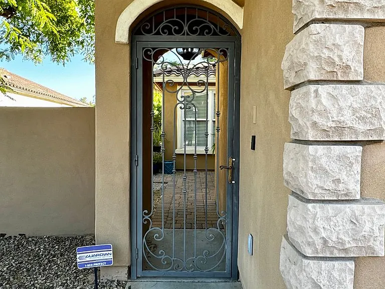 2303 E Dogwood Dr — Photo 3