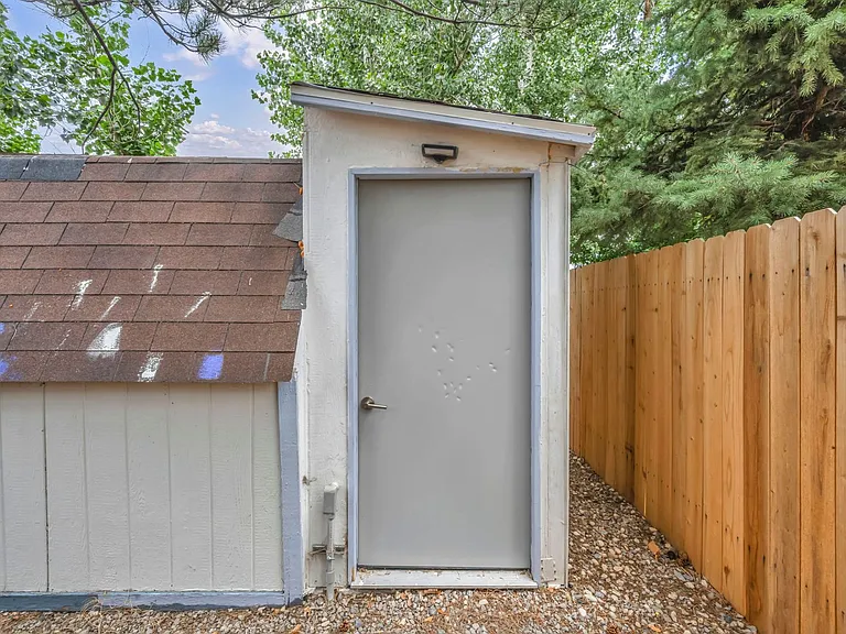 17575 Parrot Dr — Photo 34