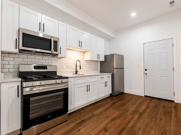 1421 E 69th Pl #1A — Photo 15