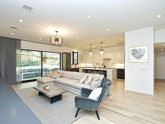 5th image of 1908 Wychwood Dr