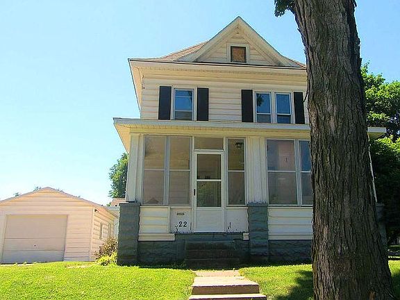 Exterior in 2017 before reno