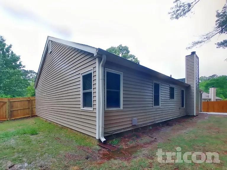 811 Riverstone Ln — Photo 15