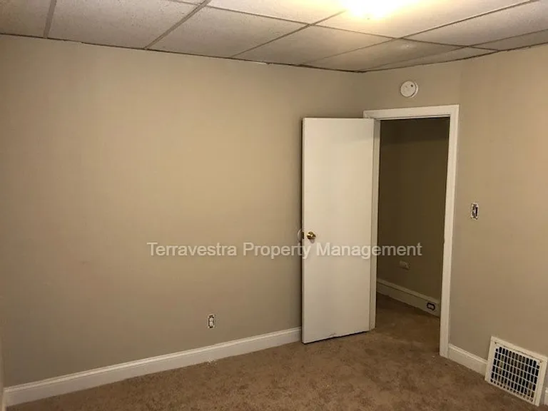 31 Lane Ave — Photo 12