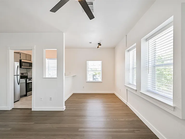 415 Fairview Ave #9 — Photo 2