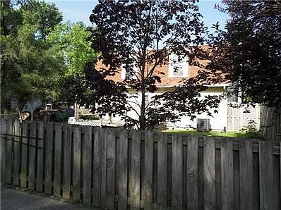 4th image of 1601 S Leland Ave