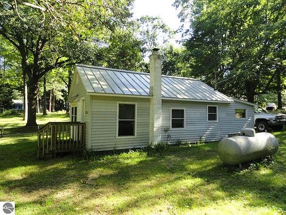 2nd image of 17944 Lake Dr