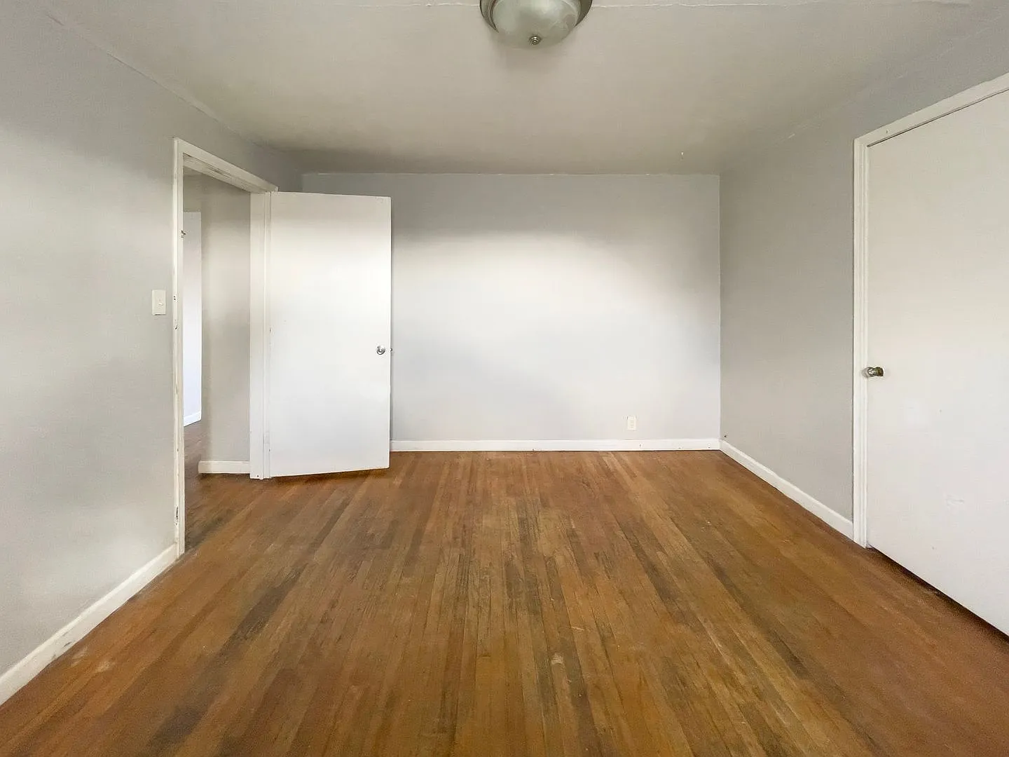 Attached Garage — Photo 1