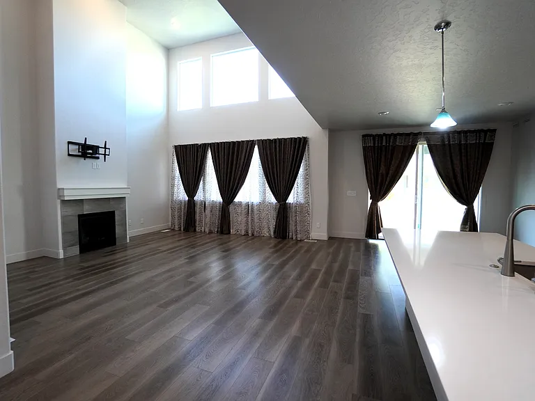 245 E Caldera St — Photo 16