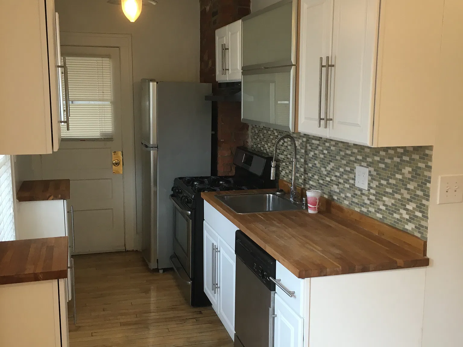 2 bed, 900 sqft, $1,195 — Photo 1