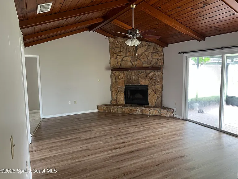 2157 Clover St NE — Photo 6