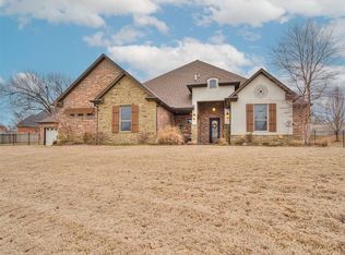 1220 Boulder Ridge Way, Midwest City, OK 73130