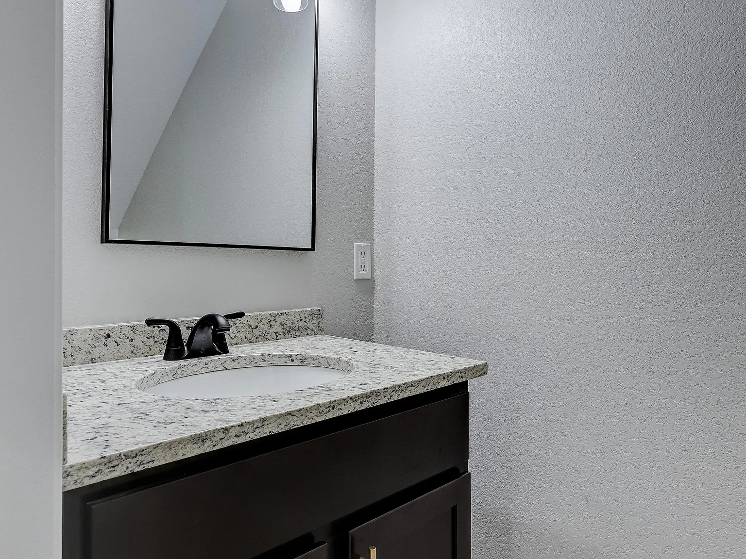 3 bed, 2.5 bath, 1500 sqft, $1,625 — Photo 3