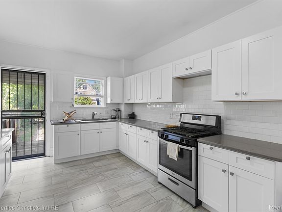 5th image of 569 Melbourne St