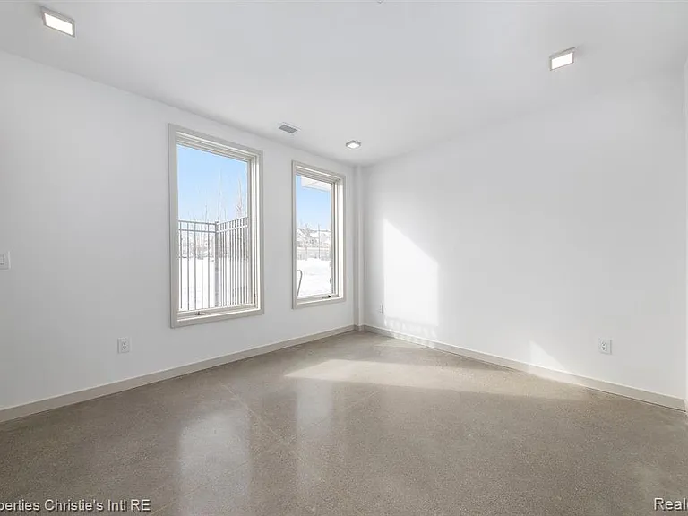 1454 Townsend #26 — Photo 17