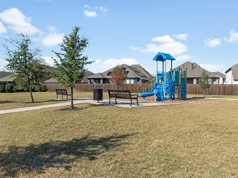 1413 Lake Grove Dr — Photo 35