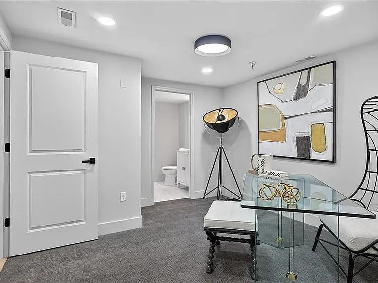 600 E Admiral Blvd — Photo 8