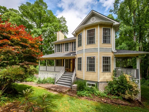 51 Cedar Mountain Rd, Asheville, NC 28803