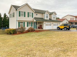 35 Belmont Dr NW, Christiansburg, VA 24073