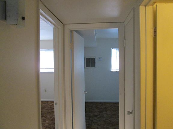 Hallway to bedrooms/bath