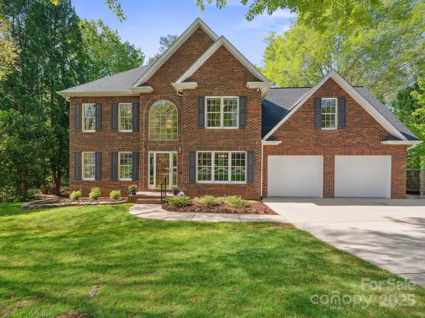 210 35th Ave NE, Hickory, NC 28601