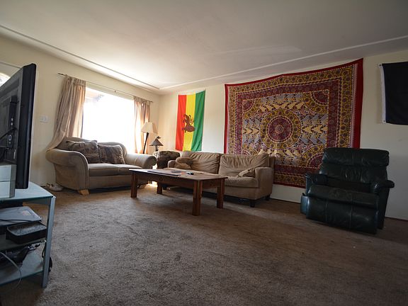 5075 Art St Upstairs Living