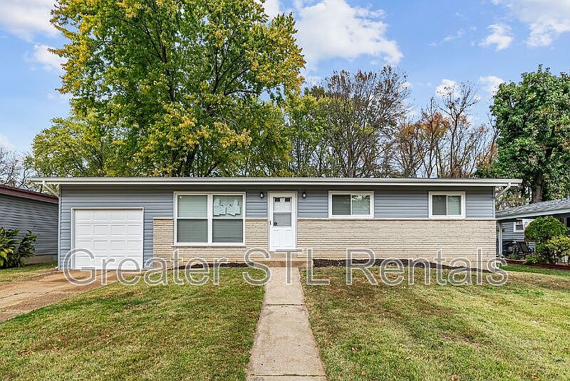 1st image of 385 Moule Dr