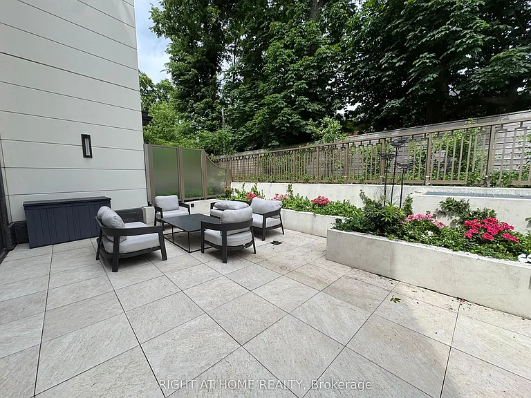 3 Strathgowan Ave #326 — Photo 22