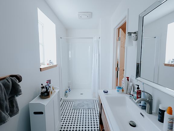 5th image of 114 Field St #3