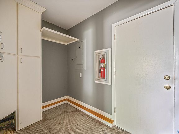 11th image of 710 Westwood Cir SW