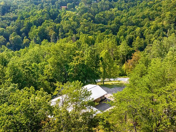 5th image of 3250 Huckleberry Way