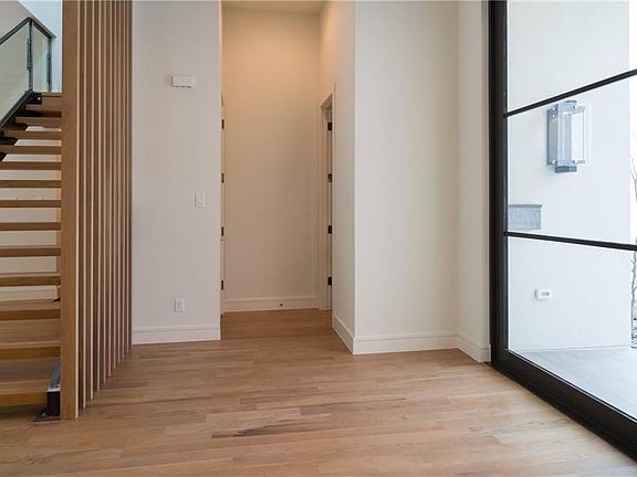 3rd image of 5914 Del Roy Dr