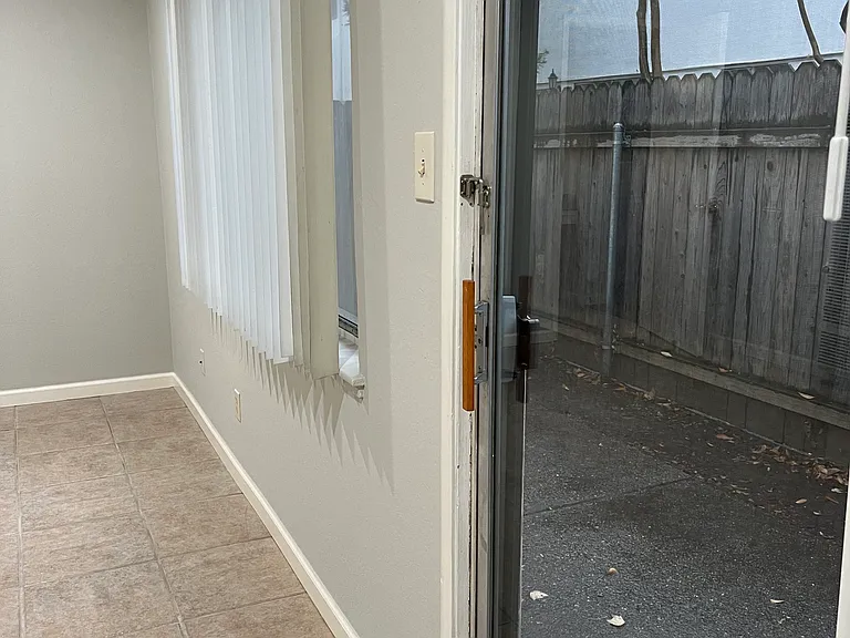 1729 G St #14 — Photo 7