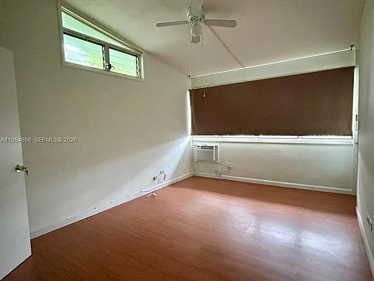 1080 98th St #10 — Photo 3