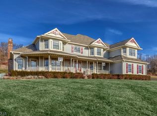 29 W Main St, Mendham Township, NJ 07960