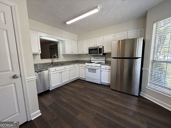 3rd image of 2978 Lexington Trace Dr SE