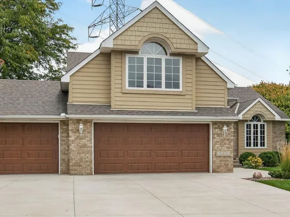 6585 Promontory Dr, Eden Prairie, MN 55346