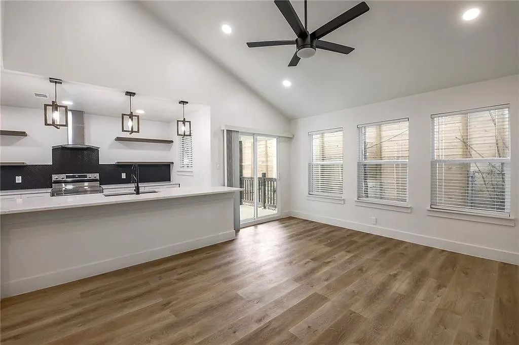 3 bed, 1450 sqft, $3,795 — Photo 3
