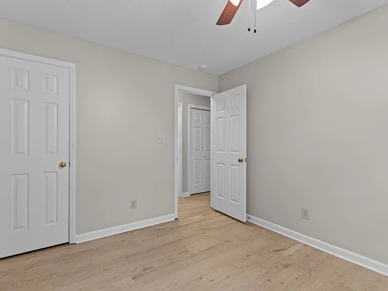 4504 Liverpool Ln — Photo 26