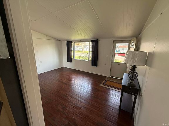 5th image of 807 W Lowell Ave