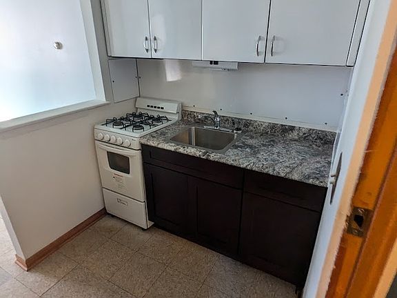 4th image of 2820 W Kilbourn Ave #11273099