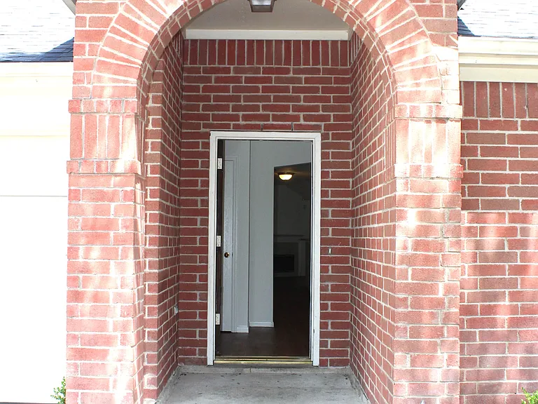 16014 Clayton Green Dr — Photo 20