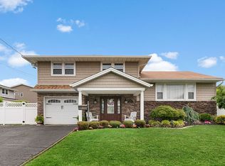 92 Kern Pl, Saddle Brook, NJ 07663