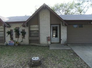 2817 Santa Monica Dr, Grand Prairie, TX 75052