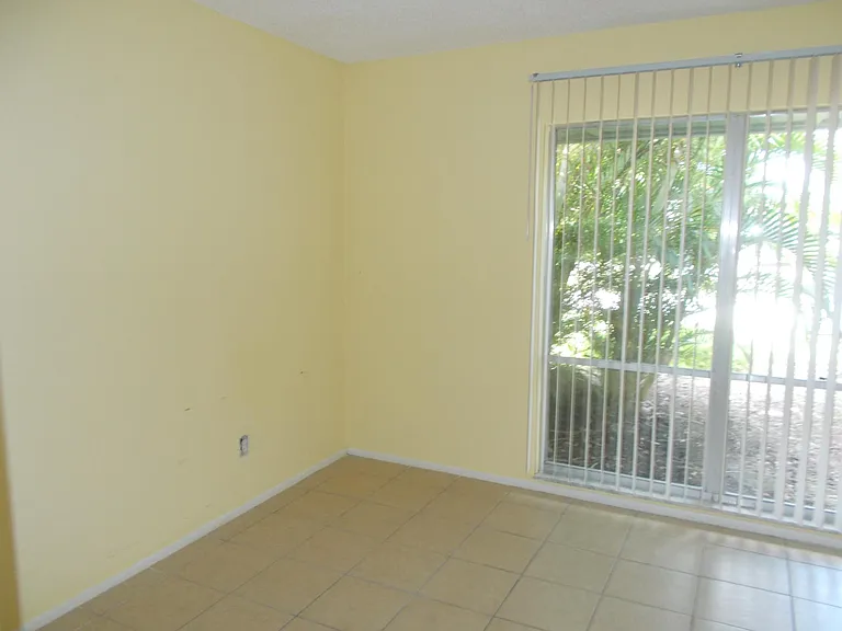 4261 Island Cir #F — Photo 8