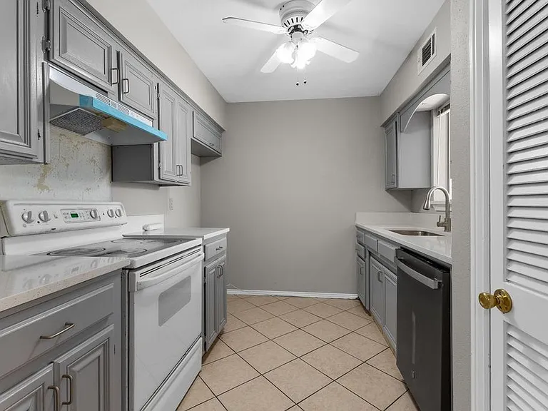 15839 El Estado Dr — Photo 6