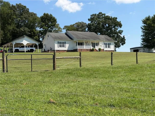 9853 Statesville Rd, North Wilkesboro, NC 28659