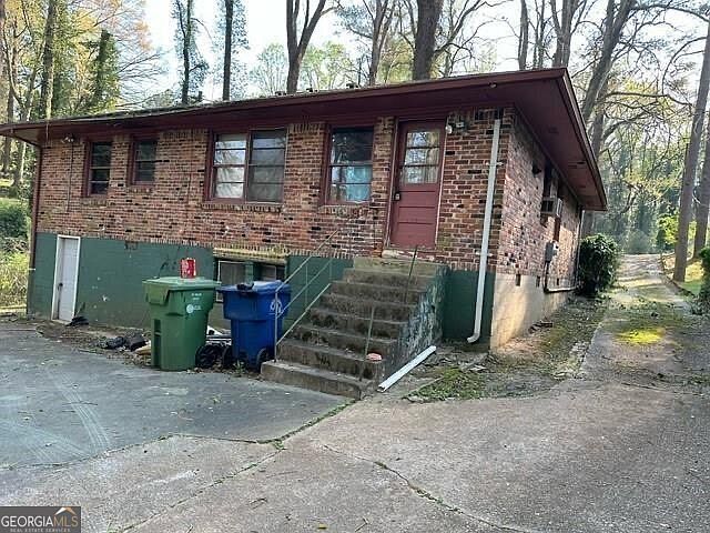 2nd image of 1142 Eastridge Rd SW