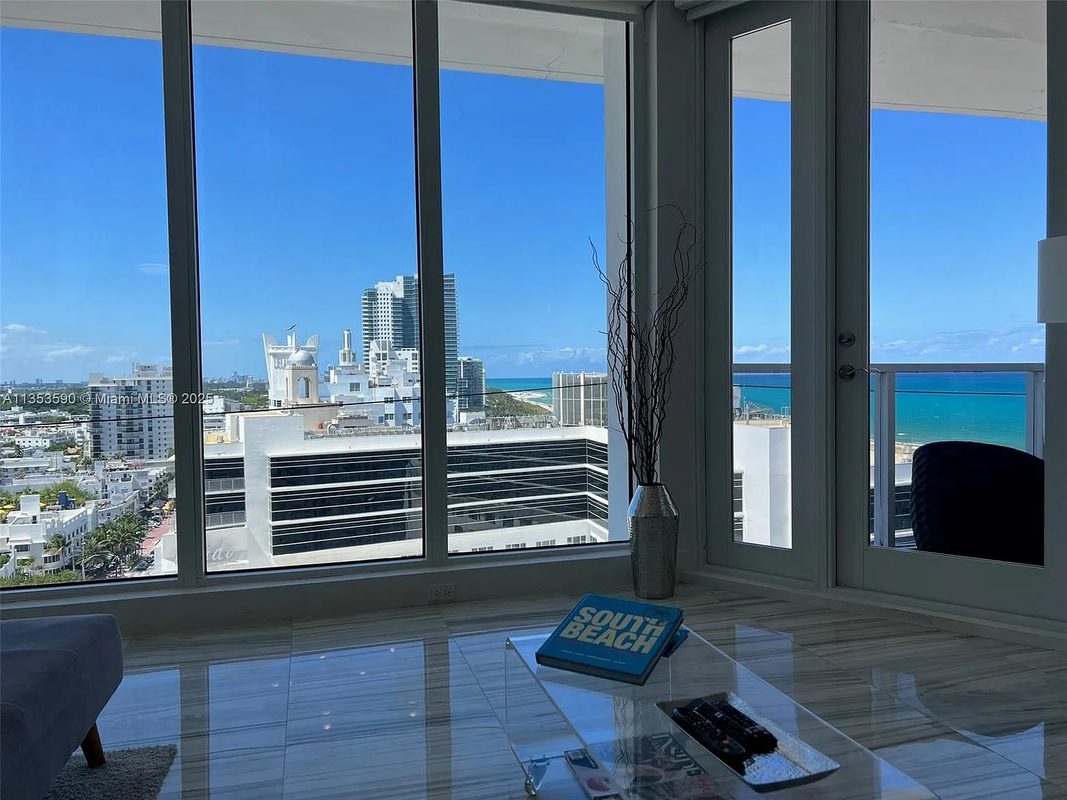 The Decoplage Condo — Photo 4