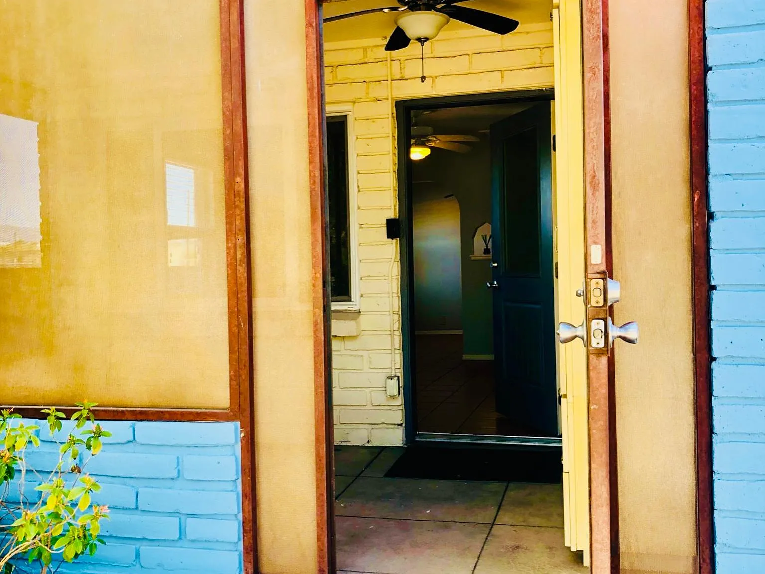3 bed, 1075 sqft, $1,950 — Photo 3