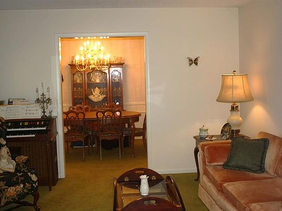 5th image of 324 Plantation Dr